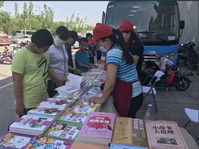 “文化惠民大篷車”讓市民“讀好書”越來越方便,、實(shí)惠