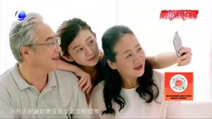 我陪爸媽玩手機(jī)：智能掃碼時(shí)代 老年人還習(xí)慣嗎,？