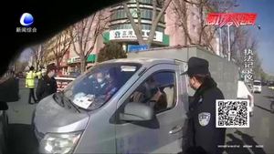 零距離·交通：駕駛報廢車還敢威脅民警,？猖狂司機被刑拘